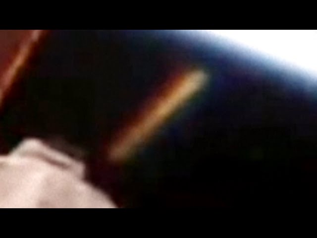 Espectacular OVNI Cilíndrico cerca de la Estación Espacial Internacional